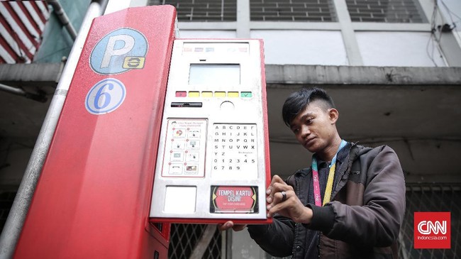 Pemilik kendaraan lebih nyaman dengan parkir meter karena ada kepastian tarif dan retribusi parkir bisa dipertanggujawabkan.