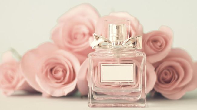Walau parfum cenderung aman untuk kulit, perhatikan kandungan parfum agar tak timbulkan alergi dan juga pastikan berlisensi BPOM sebagai jaminan keamanan.