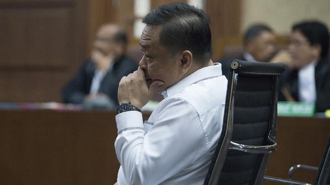 Pejabat Bakamla Eko Susilo Hadi meminta keringanan hukuman karena mengakui menerima suap dan telah mengembalikan uang itu kepada negara.