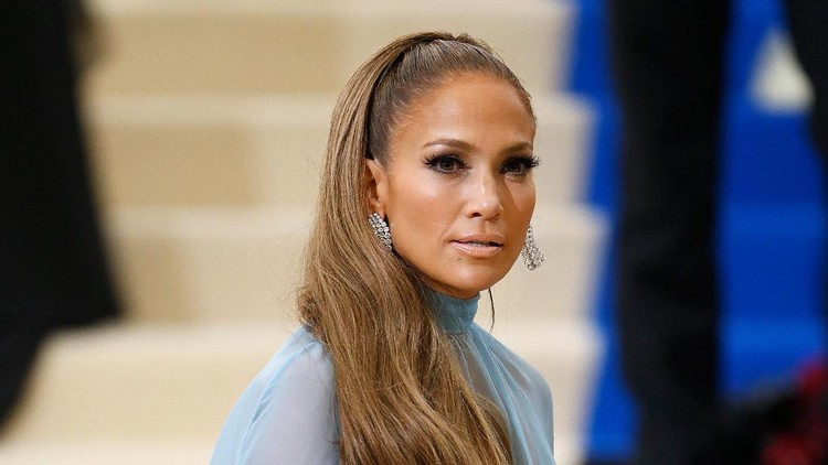 Putri Jennifer Lopez, Emme, punya suara merdu. DIa disebut mewarisi bakat bundanya.