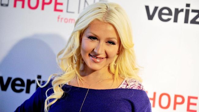 Penyanyi Amerika Serikat Christina Aguilera mengaku membatalkan salah satu jadwal konser 'Liberation Tour' karena perihal keamanan.