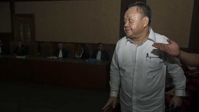 Hakim memvonis Eko Susilo Hadi hukuman 4,3 tahun penjara dan denda Rp200 juta subsider dua bulan kurungan terkait suap proyek pengadaan satelit di Bakamla.