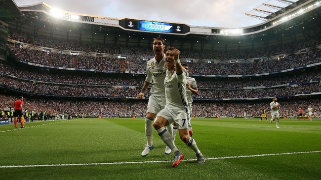 Tandukan Cristiano Ronaldo membawa Real Madrid unggul sementara 1-0 atas Atletico Madrid di babak pertama semifinal Liga Champions leg pertama.