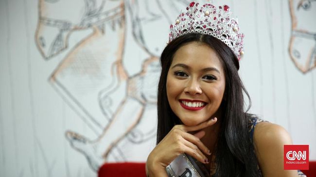 Kegagalan tak patahkan semangat Bunga Jelitha Ibrani. Empat tahun berlatih, kesabarannya berbuah manis. Ia terpilih jadi Puteri Indonesia 2017.