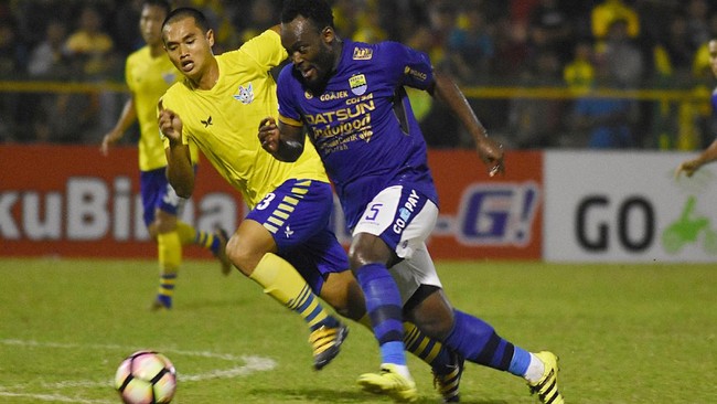 Manajer Persib Bandung, Umuh Muchtar memastikan kepindahan Michael Essien ke klub asal Azerbaijan, Sabail FK, tidak ada kaitannya lagi dengan Maung Bandung.