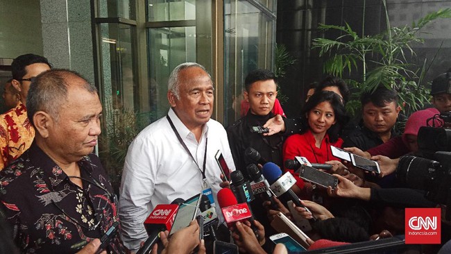 Eks Ketua KPK Taufiequrachman Ruki mengaku dua minggu lalu dapat informasi dari jaringannya bahwa Eddy Sindoro ingin menyerahkan diri ke KPK.