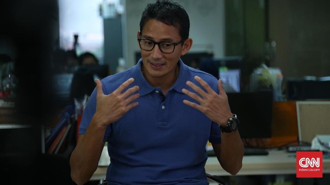 Sandi menyarankan agar pengusaha tidak terjun ke dunia politik, cukup dirinya saja pengusaha yang beralih menjadi politikus.