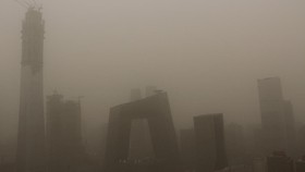 Badai Debu Terjang Beijing, Puluhan Penerbangan Dibatalkan
