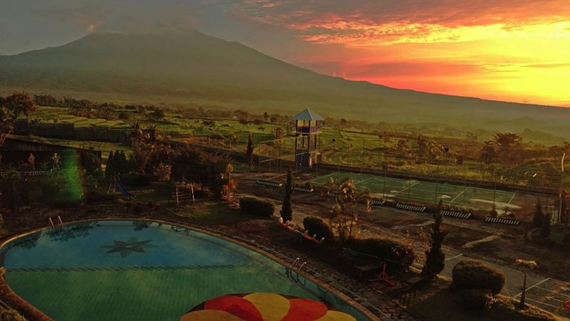Untuk menguatkan sektor wisata, Pemerintah Kabupaten (Pemkab) Malang menggunakan tagline Kabupaten Malang: The Heart of East Java