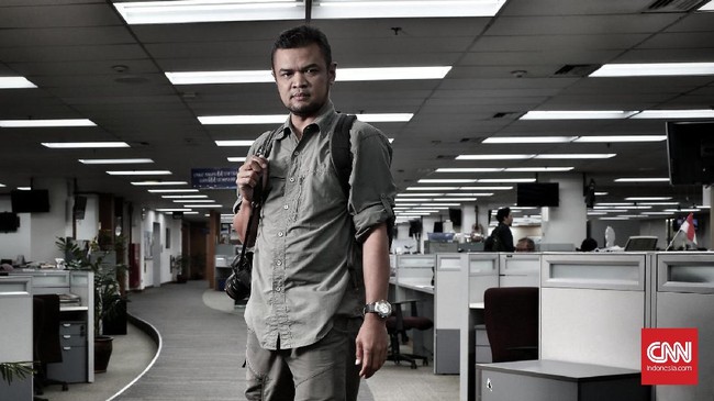 Foto yang diambil Agus Susanto sempat membuat geger. Ia memotret Gayus Tambunan yang seharusnya menghuni rutan, sedang menonton tenis di Bali.