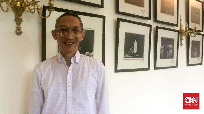 Meski banyak orang di Indonesia yang mampu memainkan alat musik, namun musisi Anto Hoed menilai bahwa Indonesia masih kekurangan pemain musik orkestra.