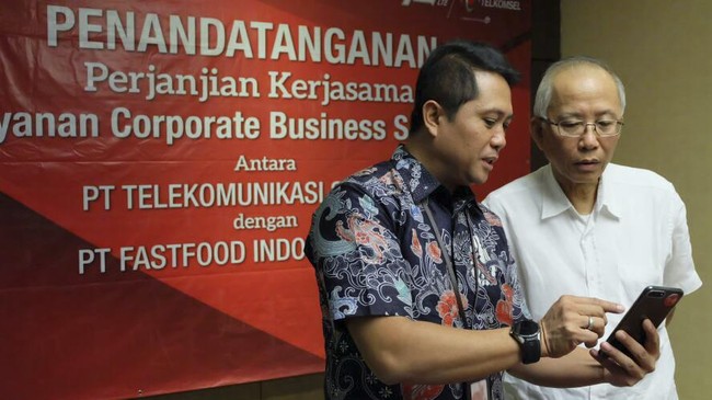 Solusi bisnis korporasi yang ditawarkan Telkomsel memikat salah satu perusahaan waralaba, PT Fast Food Indonesia yang memegang lisensi KFC Indonesia.