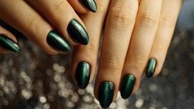 Quartz Nail Art, Tren Menghias Kuku Bagai Batu Marmer