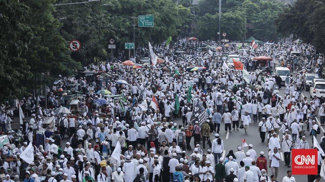Lewat rekaman suara yang dikirim oleh kuasa hukumnya, Rizieq Shihab menyatakan GNPF-MUI bakal menggelar rapat akbar pada pekan depan.