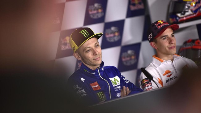 Pesan Marc Marquez ke Valentino Rossi via Whatsapp untuk membuat suasana kondusif terungkap jelang ajang MotoGP Amerika Serikat.