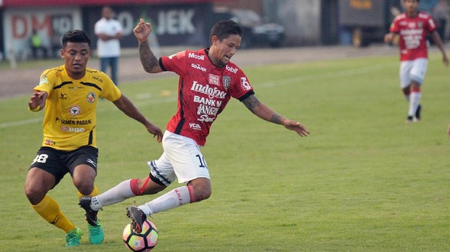 Penyerang Bali United Irfan Bachdim masih menjalani pemulihan cedera dan hampir pasti absen saat melawan Sriwijaya FC dalam babak semifinal Piala Presiden 2018.