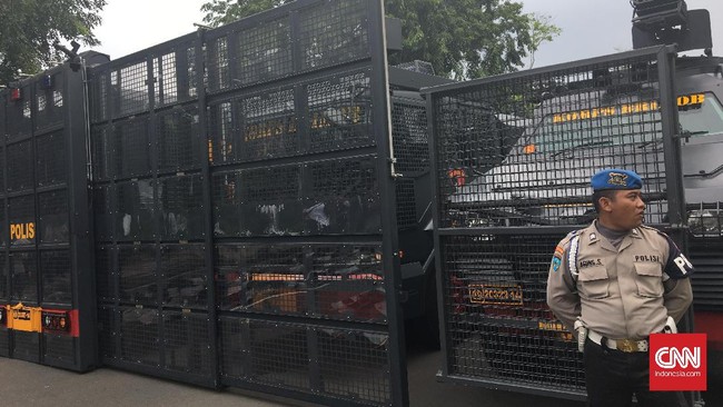 Polda Metro Jaya akan menerjunkan ribuan polisi untuk mengawal aksi yang digelar Ormas Islam menentang penerbitan Perppu Ormas.