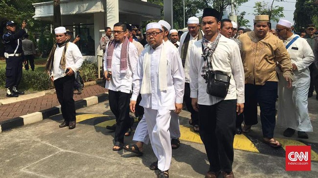 Para pimpinan GNPF MUI desak badan peradilan tertinggi di Indonesia menjatuhkan vonis berat pada Gubernur DKI Basuki Tjahaja Purnama pada kasus penodaan agama.