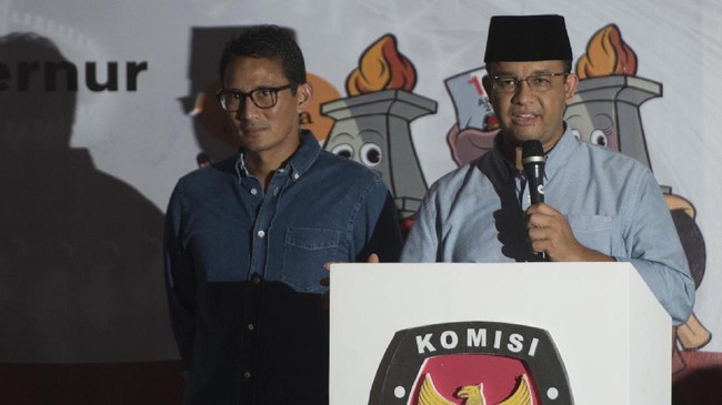 Anies Baswedan dan Sandiaga Uno tak ingin memperkeruh suasana dengan mengunjungi Ahok di tahanan. Mereka hanya berharap Ahok tabah menghadapi persoalan hukum.