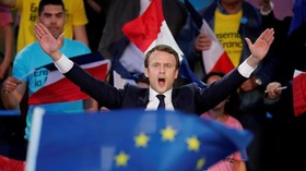 Kabar Kemenangan Macron Menyebar Cepat
