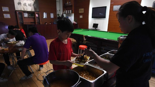 FOTO: Break Shot di Meja Biliar Sejak Dini