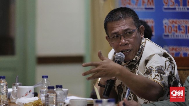 Politikus PDIP Masinton Pasaribu menyebut tuduhan tersebut terlontar dari sosok yang tak paham sejarah. PDIP, kata dia, sejak awal berdiri berasaskan Pancasila.