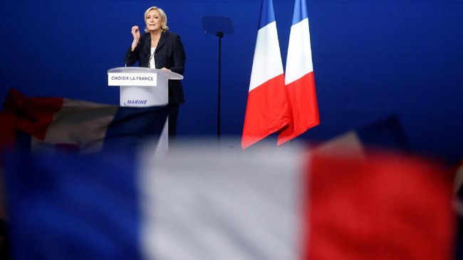 Politikus ekstrem kanan Marine Le Pen meraih dukungan paling besar dari pemuda. Sekitar 44 persen pemilih berusia 18-24 tahun memilihnya dalam pemilu kemarin
