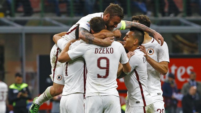 Setelah mengalahkan Juventus pekan lalu yang membuat selisih jadi empat poin, Roma memotong selisih lagi jadi satu poin, Sabtu (20/5).