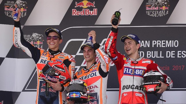 Duo pebalap Repsol Honda, Marc Marquez dan Dani Pedrosa, memberikan pujian pada Jorge Lorenzo yang sukses bangkit di GP Spanyol bersama Ducati.
