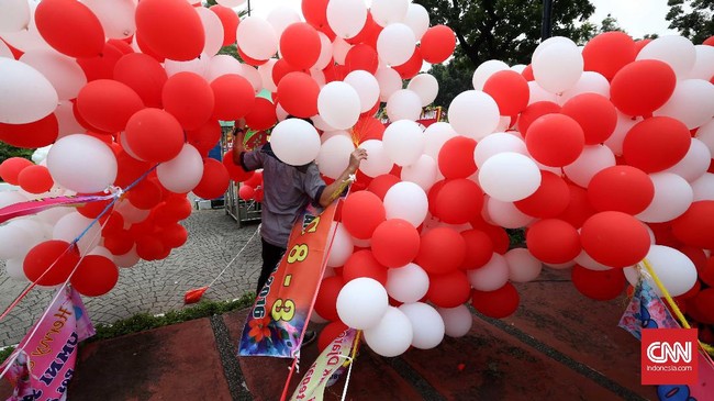 Tabung meledak saat digunakan untuk meniup balon yang akan digunakan untuk dekorasi di sekolah SMK Bina Insani, Tangerang.
