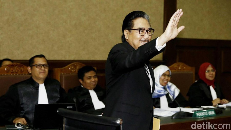 Pengacara Hotma Sitompul Bersaksi di Sidang e-KTP Jaksa pada KPK menghadirkan 6 orang saksi dalam sidang lanjutan perkara dugaan korupsi e-KTP. Salah satu saksi yang dihadirkan pengacara Hotma Sitompul.