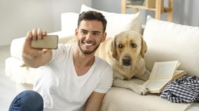 Makna 8 Jenis Selfie yang Dilakukan Pria Menurut Psikolog