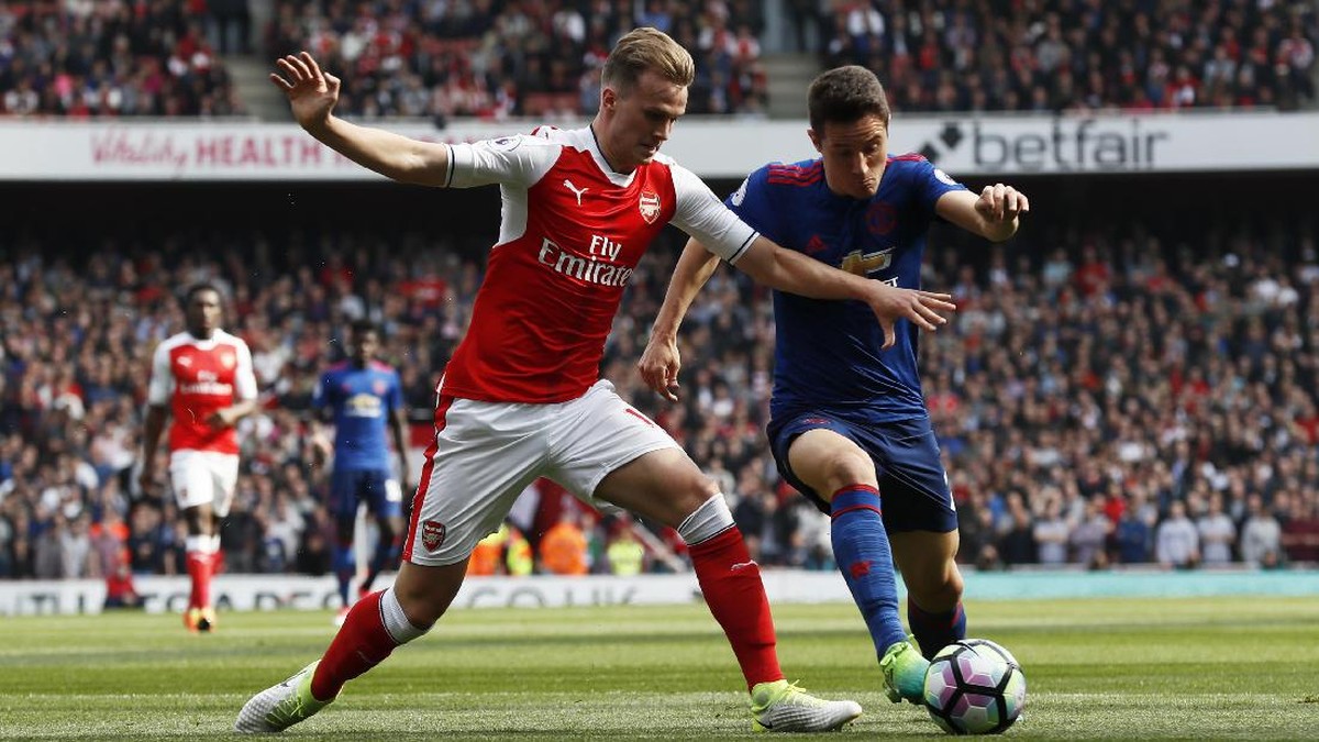 Foto: Meriam London Hancurkan Setan Merah