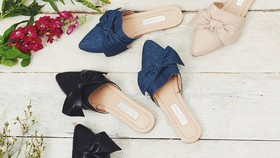 Sandal Murah 'Mirip' Prada Hebohkan Penggila Belanja