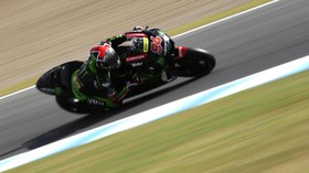 Rookie MotoGP Gembira Kalahkan Valentino Rossi