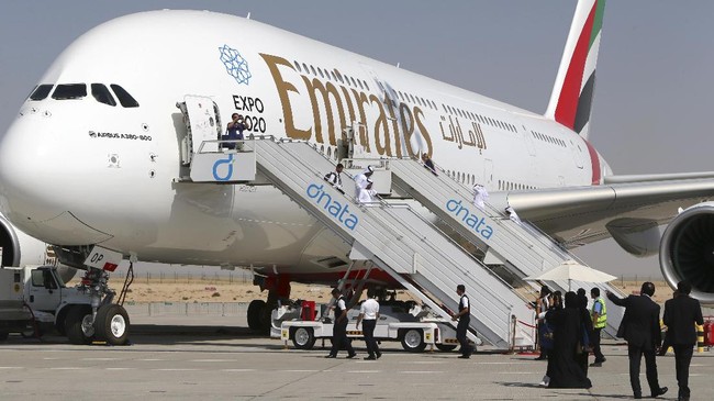 Maskapai Etihad Airways dan Emirates Airlines dikabarkan akan merger setelah keduanya menyepakati kemitraan 'interline' pada awal Mei.