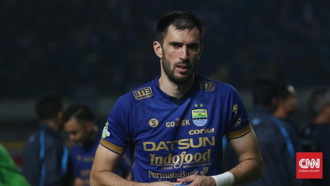 Bek legendaris Persib Bandung Vladimir Vujovic resmi gabung Borneo FC. Namun, kali ini ia bukan lagi aktif bermain.