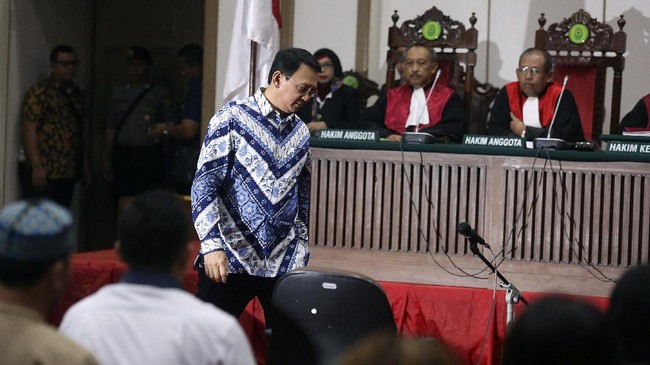 Hakim agung yang dipimpin Artidjo Alkostar menolak permohanan PK Ahok dalam perkara penodaan agama.