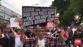 Massa Ahokers Ngotot Ketemu Ahok di Rutan Cipinang