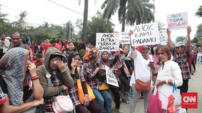 Tak hanya menyatakan duka atas vonis dua tahun penjara, massa menyatakan bakal longmarch ke Rutan Cipinang sebagai bentuk dukungan bagi Ahok.