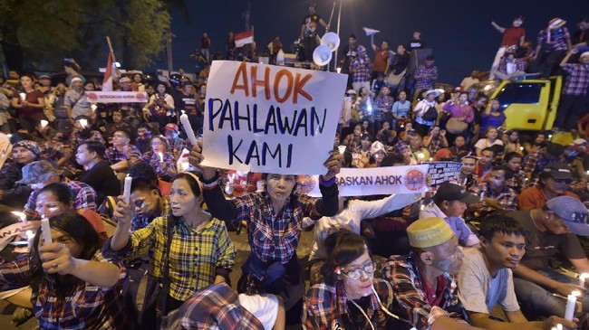 Banyak pendukung Ahok yang kecewa dengan Jokowi memilih Ma'ruf Amin sebagai bakal cawapres. Pilihan itu membuat pendukung Ahok terbelah.