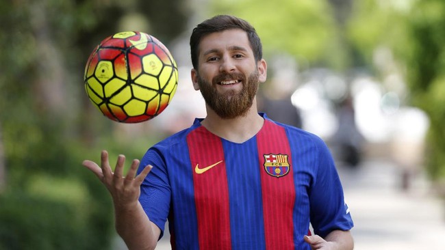 Pria asal Iran yang memiliki kemiripan wajah dengan Lionel Messi, Reza Parastesh, membantah pemberitaan yang viral mengenai dirinya meniduri 23 wanita.