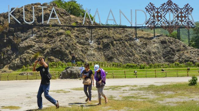Demi mempromosikan potensi wisata di Mandalika, lomba lari maraton berhadiah Rp10 miliar bakal digelar 23 September mendatang.