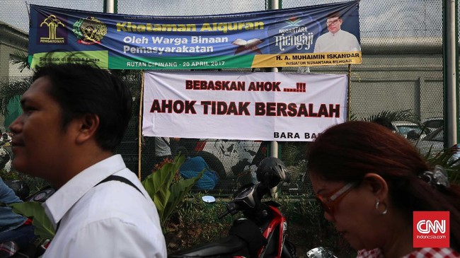Luapan Cinta Ahokers di Rutan Cipinang