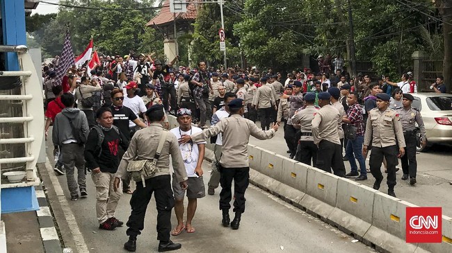 Direktorat Lalu Lintas Polda Metro Jaya akan mengkaji rute yang bakal dilalui massa pro Ahok yang konvoi menuju Rutan Cipinang, Jakarta Timur.