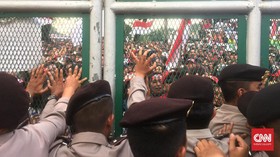Bubarkan Massa Pro Ahok, Polisi Siapkan Gas Air Mata