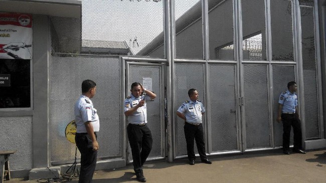 Kepala Rumah Tahanan Klas 1 Cipinang menanggapi positif aksi solidaritas relawan Prabowo untuk Ahmad Dhani. Menurutnya, aksi itu sudah mendapat izin polisi.