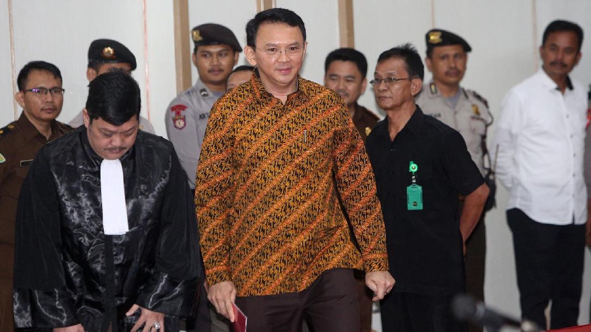 Batik Ahok dari Sidang ke Sidang