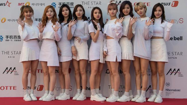 Girlband TWICE akan mengunjungi Indonesia pada 25 Agustus mendatang, dan itu akan menjadi bagian dari film 'TWICE Land' mereka.