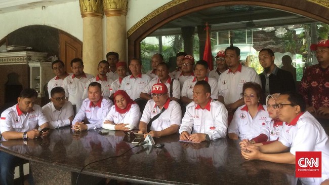 Advokat Cinta Tanah Air mendukung Satgas Nusantara Mabes Polri memberantas berita hoaks di Indonesia dengan patroli siber, hingga edukasi dalam bermedia sosial.